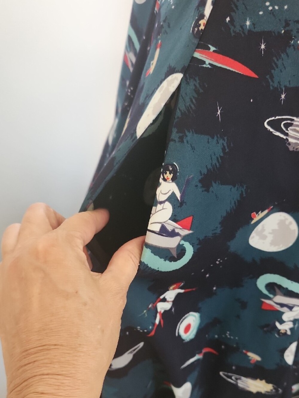 🚀Collectif Navy Space-Print Dress with Red And Dark Blues. SZ M US 8 Uk 12 - Picture 7 of 12